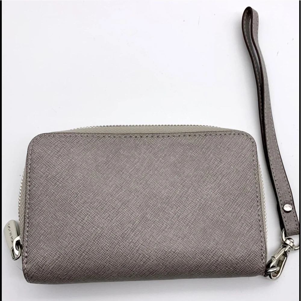 Michael Kors Gray Saffiano Leather wristlet-GUC